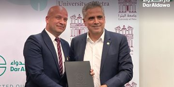 شركة دار الدواء توقع اتفاقية تعاون مع جامعة البترا الأردنية