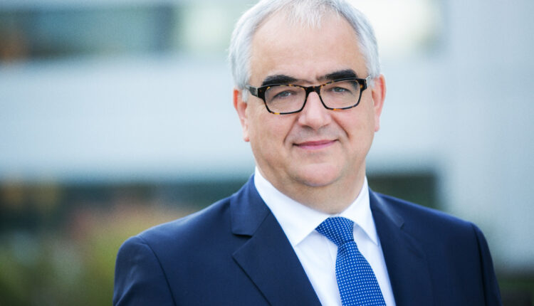 الدكتور بول ستوفيلز، كبير باحثي شركة جونسون آند جونسون