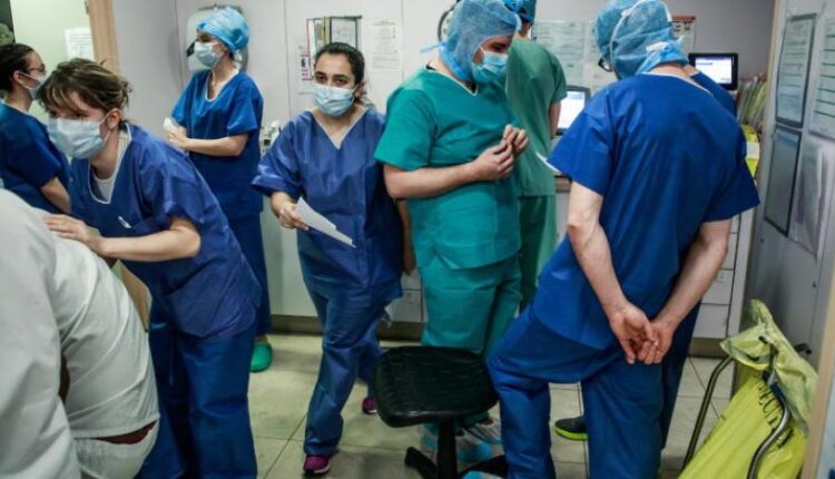 طاقم التمريض بمستشفيات جامعة الزقازيق