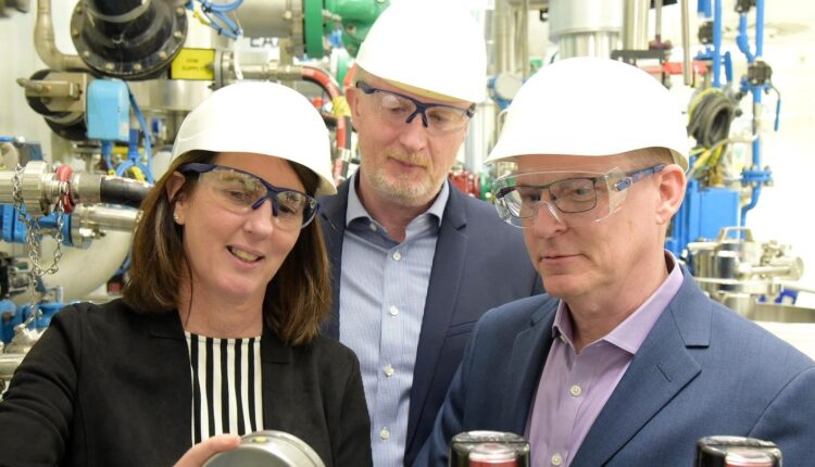 مايك ماكديرموت رئيس التوريد العالمي بشركة فايزر