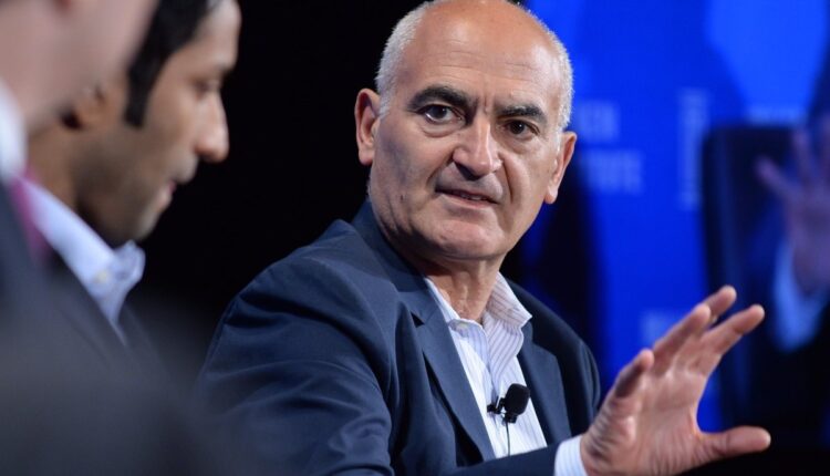 منصف السلاوي، رئيس مركز لقاح فيروس كورونا الأمريكي