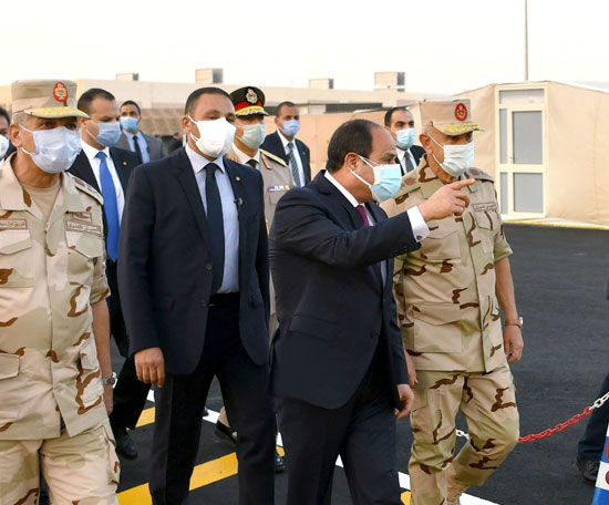 الرئيس يتفقد مستشفى العزل بأرض المعارض 