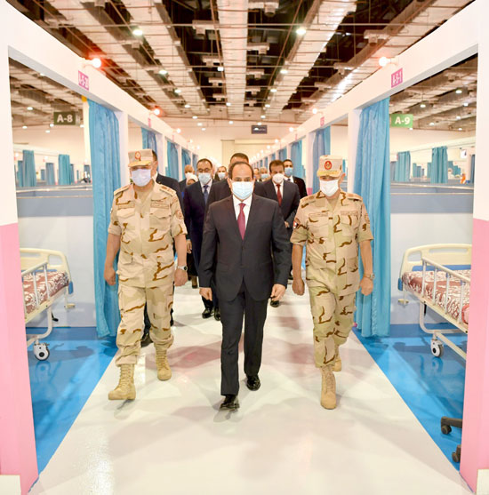 الرئيس يتفقد مستشفى العزل بأرض المعارض 