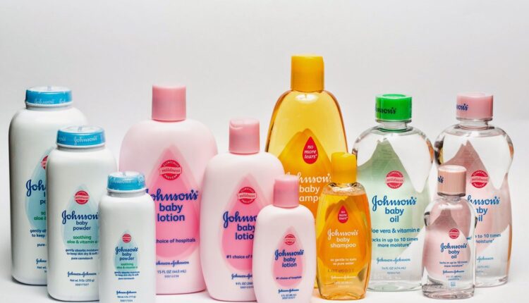 بعض منتجات جونسون آند جونسون