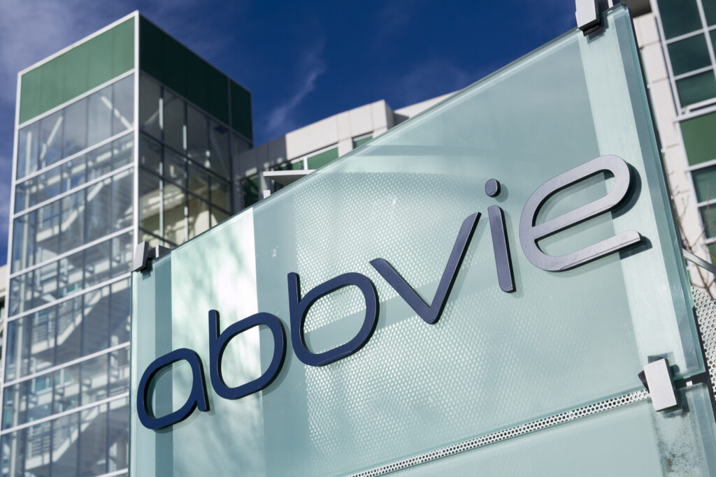 شركة «AbbVie» تطور علاجا لفيروس كورونا من الأجسام المضادة بالتعاون مع 3 جهات علمية شعار شركة أبفي «AbbVie» الأمريكية للأدوية