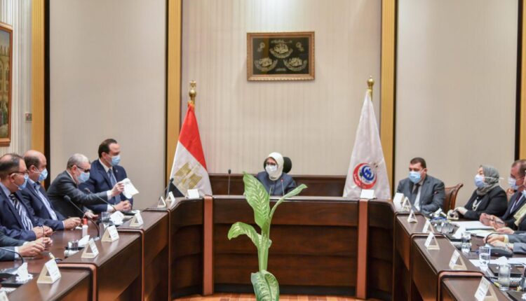 وزيرة الصحة وشركات الأدوية