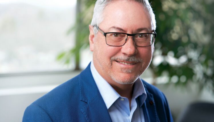 بروس كلارك الرئيس التنفيذي لشركة ميديكاجو الكندية للأدوية البيولوجية،