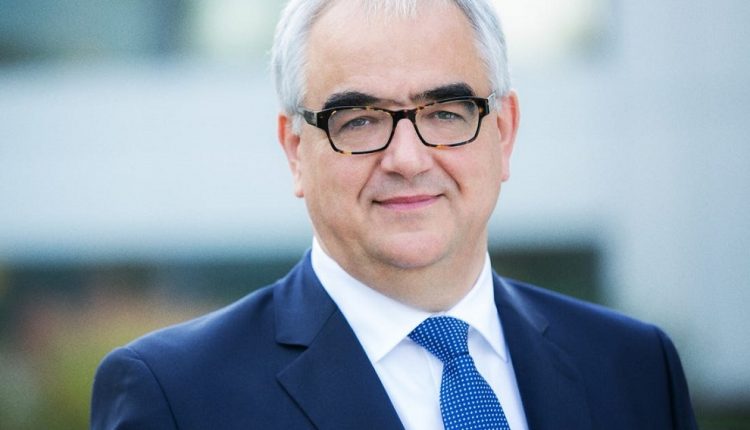 د. بول ستوفيلز كبير المسؤولين العلميين في شركة جونسون آند جونسون