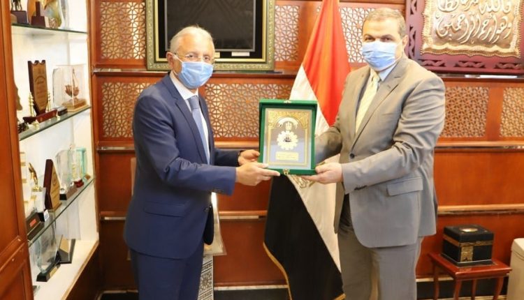 محمد سعفان وزير القوى العاملة والدكتور أحمد كيلاني رئيس شركة ايبيكو