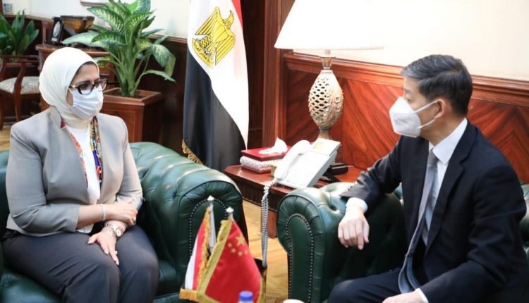 وزيرة الصحة خلال لقائها السفير الصيني في مصر