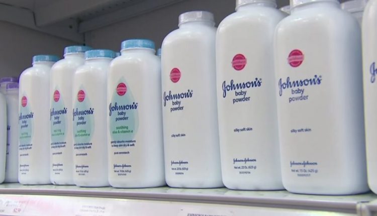 بودرة التلك من جونسون آند جونسون