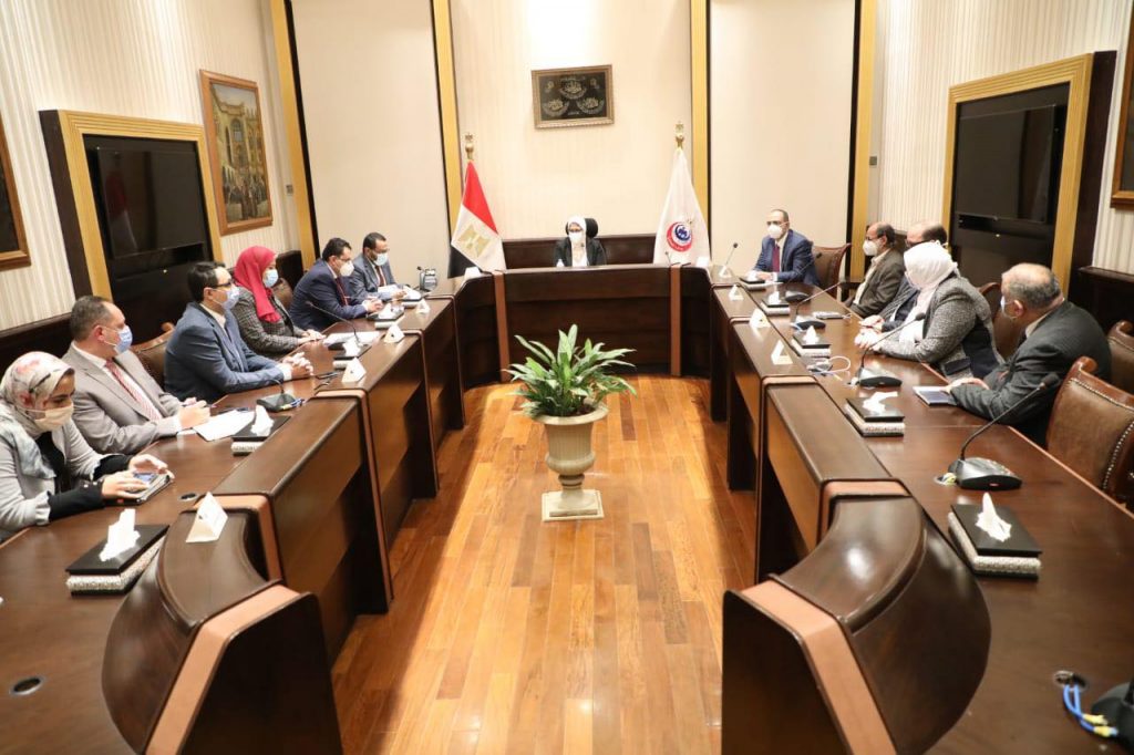 في اجتماع مع اللجنة العلمية.. وزيرة الصحة تناقش الاستعدادات النهائية لبدء توزيع لقاح فيروس كورونا