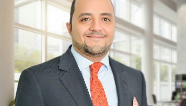 الدكتور محمد نصر.. مدير التشغيل والبيع لشركة صيدليات المجد