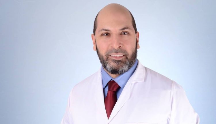 أ.د. محمد أبو العز أستاذ مساعد الجهاز الهضمى والكبد والمناظير