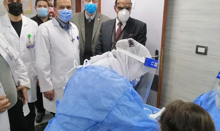بدء تطعيم الأطقم الطبية بمستشفى مدينة نصر للتأمين الصحي ضد كورونا