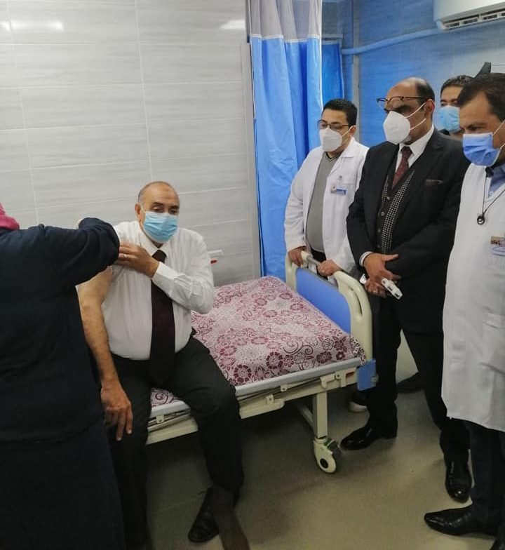 بدء تطعيم الأطقم الطبية بمستشفى مدينة نصر للتأمين الصحي ضد كورونا