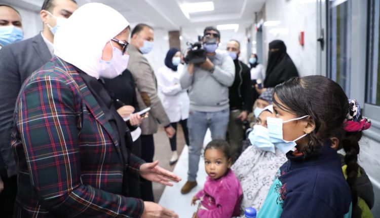 وزيرة الصحة خلال الجولة