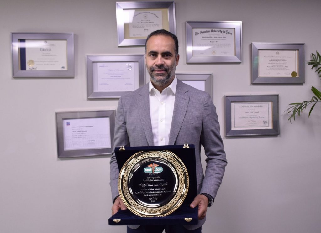 «سوق الدواء» تُكرم «عمر عبد الجواد» تقديرًا لدوره في دعم خطط الدولة المصرية لمواجهة كورونا عمر عبدالجواد شركة ابن سينا فارما