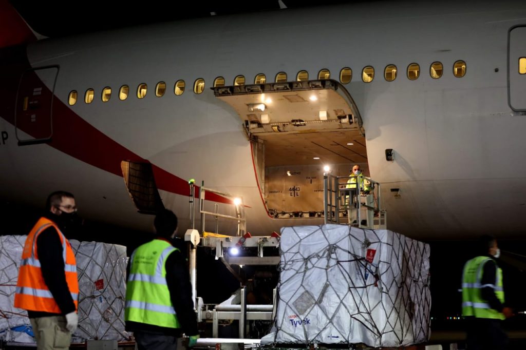 مصر تستقبل 1.7 مليون جرعة من لقاح أسترازينيكا لمواجهة كورونا ضمن اتفاقية «كوفاكس» مصر تستقبل شحنات من لقاح أسترازينيكا