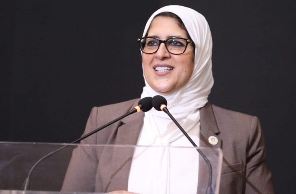 وزيرة الصحة: المركز الرئيسي للتطعيم ضد كورونا يستقبل 10 آلاف مواطن يومياً الدكتورة هالة زايد وزيرة الصحة والسكان
