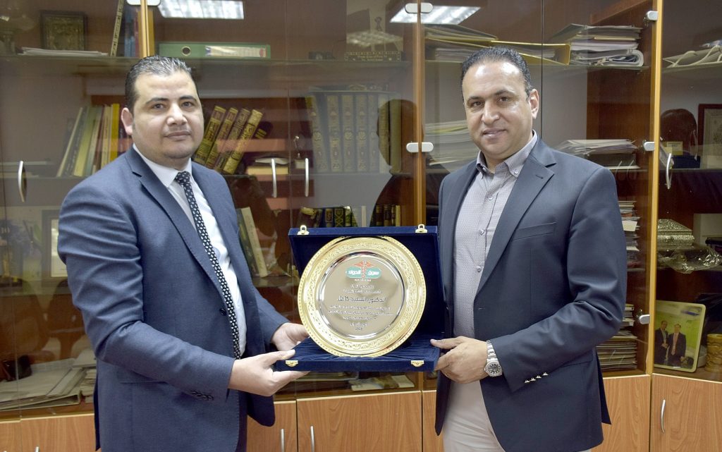 «سوق الدواء» تُكرم الدكتور السعيد كامل تقديرًا لدوره في دعم خطط الدولة المصرية لمواجهة كورونا الدكتور السعيد كامل العضو المنتدب لشركة يوتوبيا للصناعات الدوائية