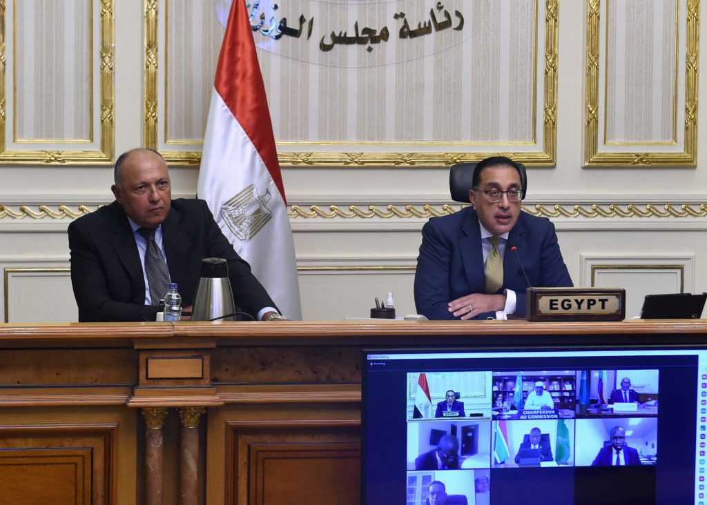 رئيس الوزراء: مصر مستعدة لتسخير إمكاناتها من أجل تصنيع لقاحات كورونا في أفريقيا رئيس الوزراء ووزير الخارجية في اجتماع هيئة مكتب الاتحاد الأفريقي