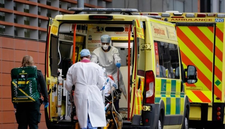 مسعفين في بريطانيا