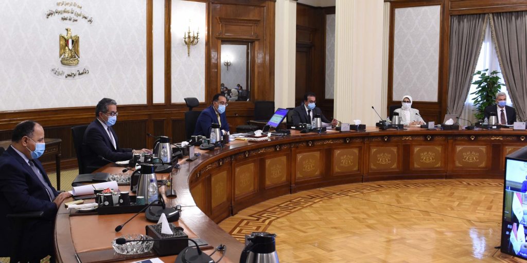 مدبولي يترأس اجتماع لجنة مكافحة كورونا ووزيرة الصحة تستعرض أخر المستجدات اجتماع اللجنة العليا لمكافحة كورونا اليوم
