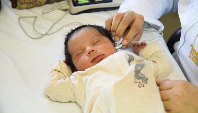 فحص الأطفال ضعاف السمع