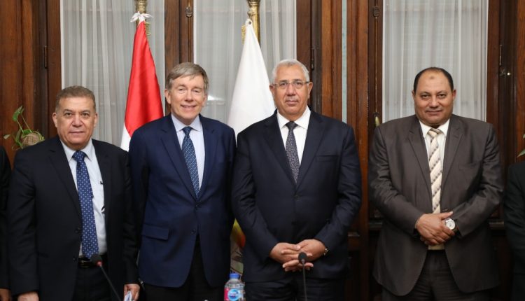 وزير الزراعة يستقبل رئيس شركتي ميفاك وكيمين الأمريكية