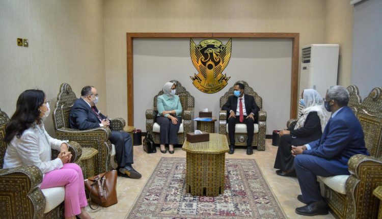 وزيرة الصحة خلال الاجتماع