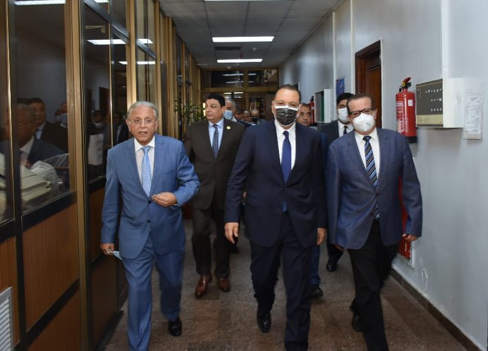 محافظ الشرقية يزور منصع «ايبيكو للأدوية»
