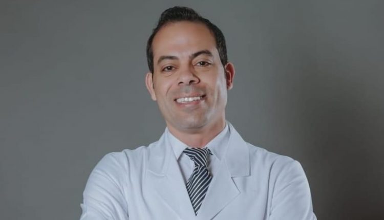 الدكتور ماهر محمود استشاري الأمراض الجلدية