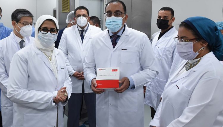 رئيس الوزراء ووزيرة الصحة