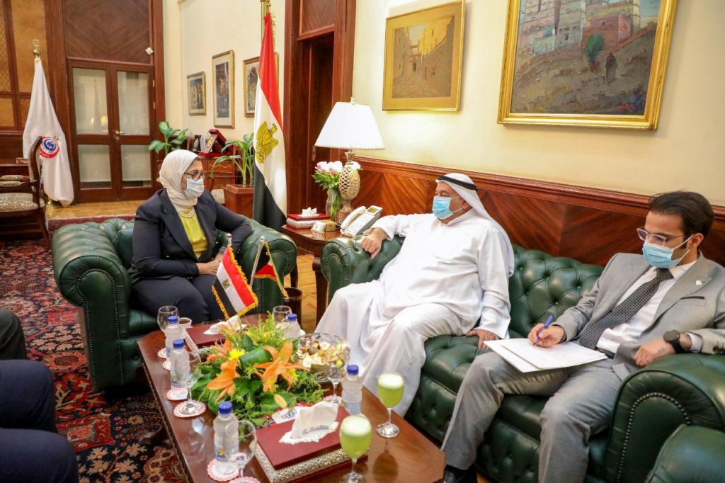وزيرة الصحة والسفير الكويتي يناقشان الضوابط الصحية للمسافرين بين مصر والكويت هالة زايد تستقبل سفير الكويت في مصر