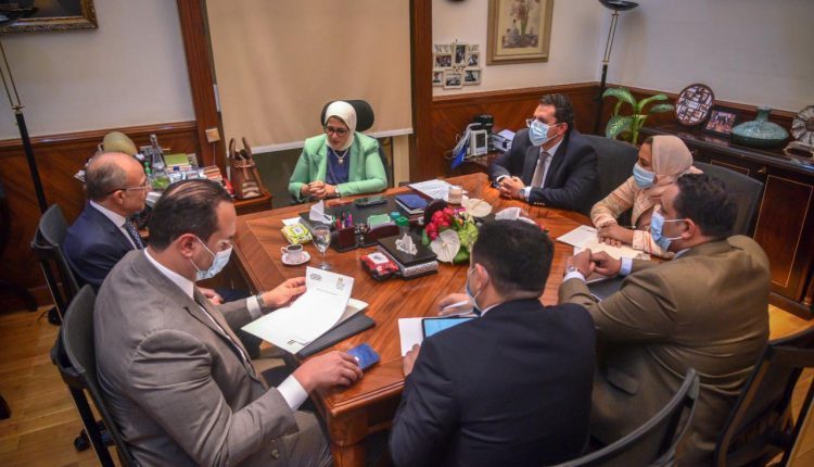 وزيرة الصحة خلال الاجتماع