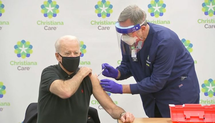 جو بايدن يتلقى الجرعة المعززة من لقاح كورونا