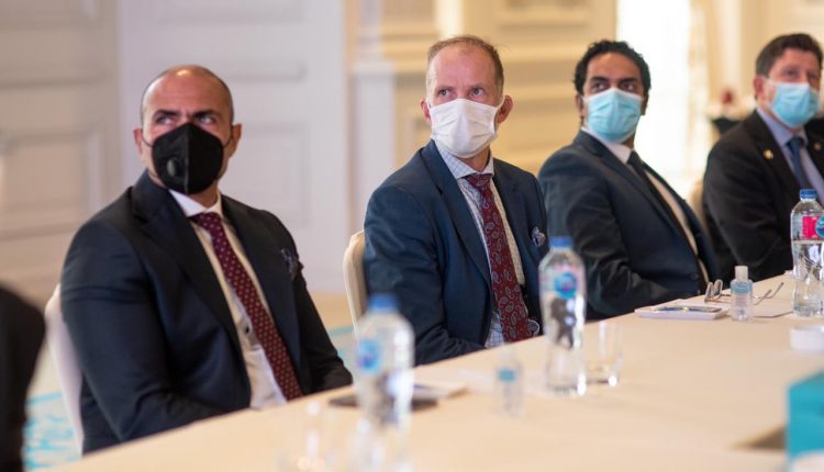 حاتم الورداني خلال مشاركته الوفد السويدي في الاجتماعات