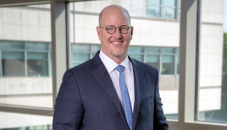 روبرت ديفيس، الرئيس والمدير التنفيذي لشركة ميرك الأمريكية