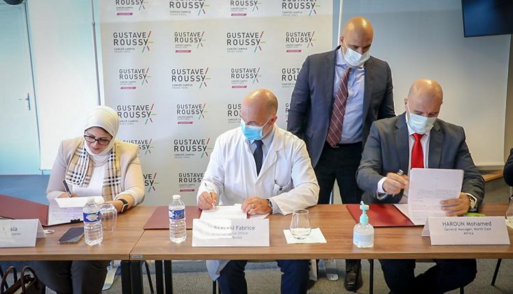 وزيرة الصحة خلال توقيع الاتفاقية