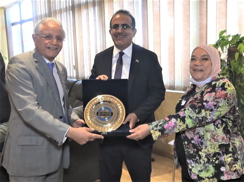 وزير الصحة اليمني يزور «ايبيكو للأدوية» 
