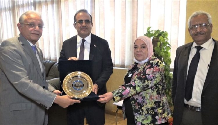 وزير الصحة اليمني يزور «ايبيكو للأدوية»