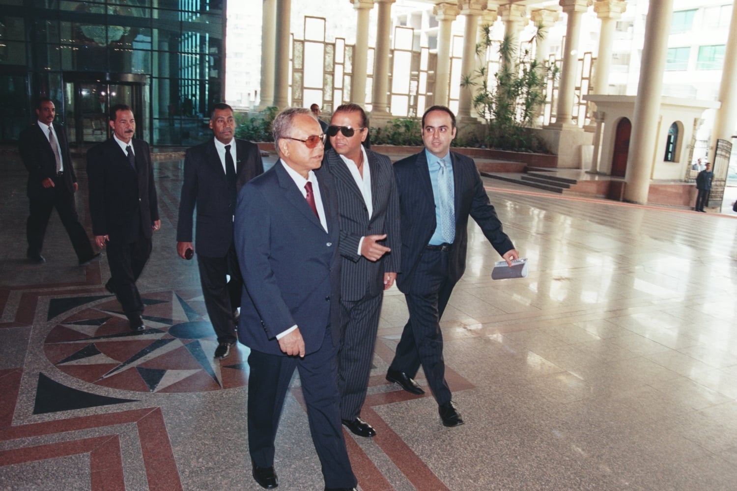 الدكتور حسام عمر رئيس «HO GROUP».. «رائد» توزيع سوق الدواء المصري