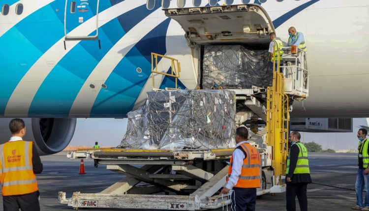 مصر تستقبل شحنة من لقاح مودرنا