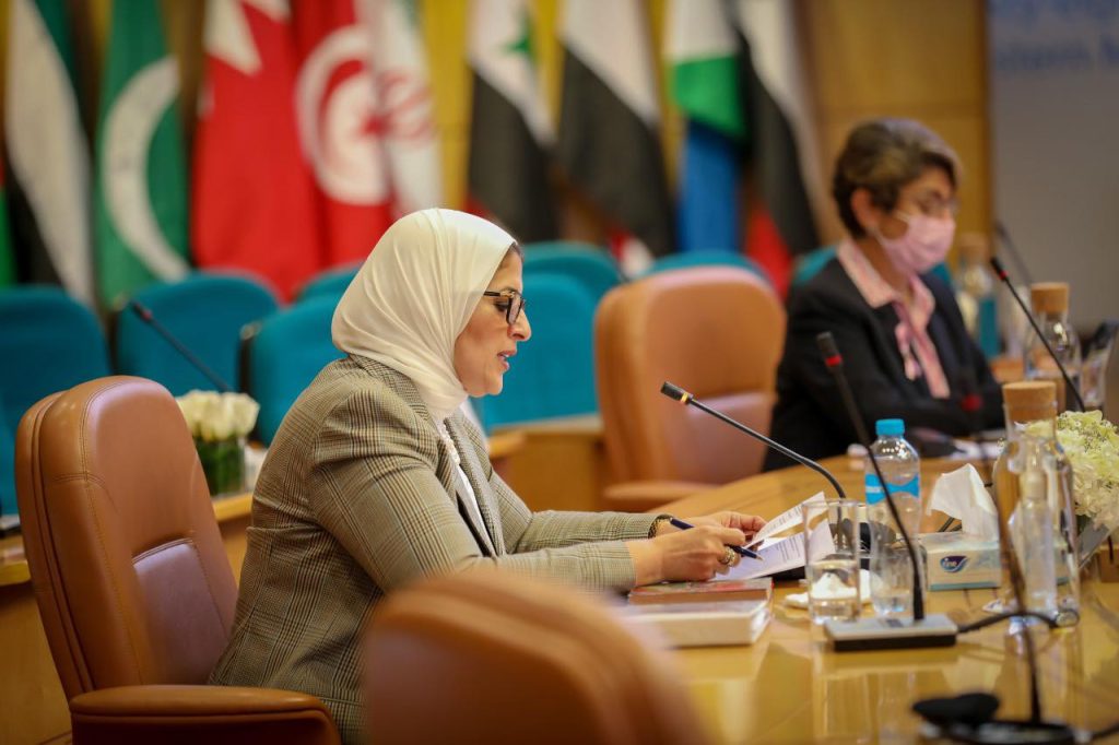 مصر تُسلم رئاسة الدورة 68 للجنة الإقليمية لمنظمة الصحة العالمية إلى ليبيا وزيرة الصحة خلال أعمال الدورة الـ68 للجنة الإقليمية لمنظمة الصحة العالمية