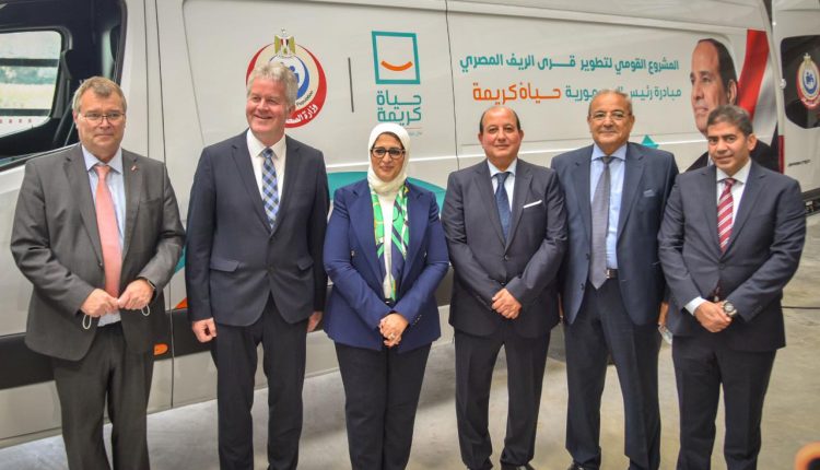 وزيرة الصحة تتفقد تجهيزات أسطول سيارات الإسعاف