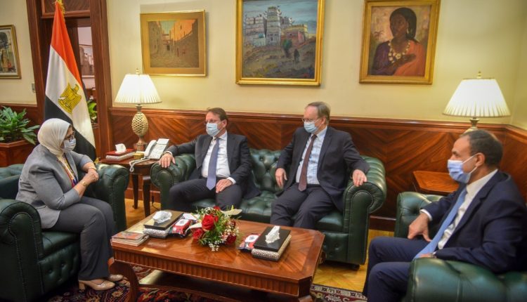 وزيرة الصحة خلال الاجتماع