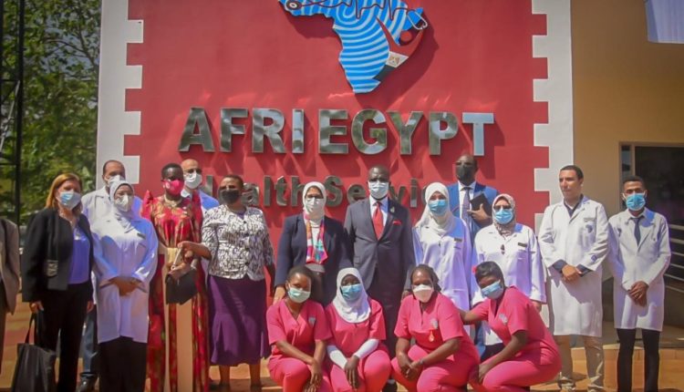 وزيرة الصحة تشهد افتتاح المركز الطبي المصري بدولة أوغندا