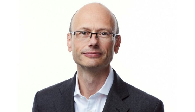 بول بيرتون كبير المسئولين الطبيين في موديرنا