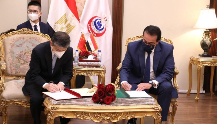 جانب من توقيع الاتفاقية